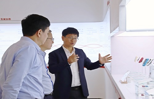 湖南省副省长朱忠明调研AG8旗舰厅生物