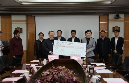 AG8旗舰厅糖尿病公益基金会向中南大学捐赠1000万